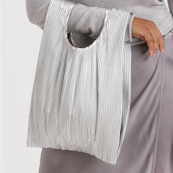 BAGGU Silver Pleated Tote Bag - Picture 1 of 2